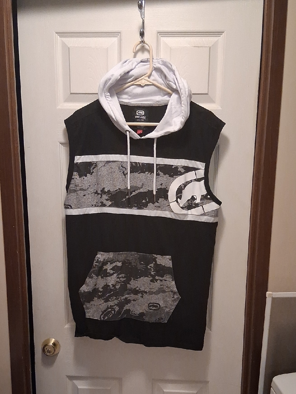 Ecko Unltd Black and White Hooded Top with Red Size Tag